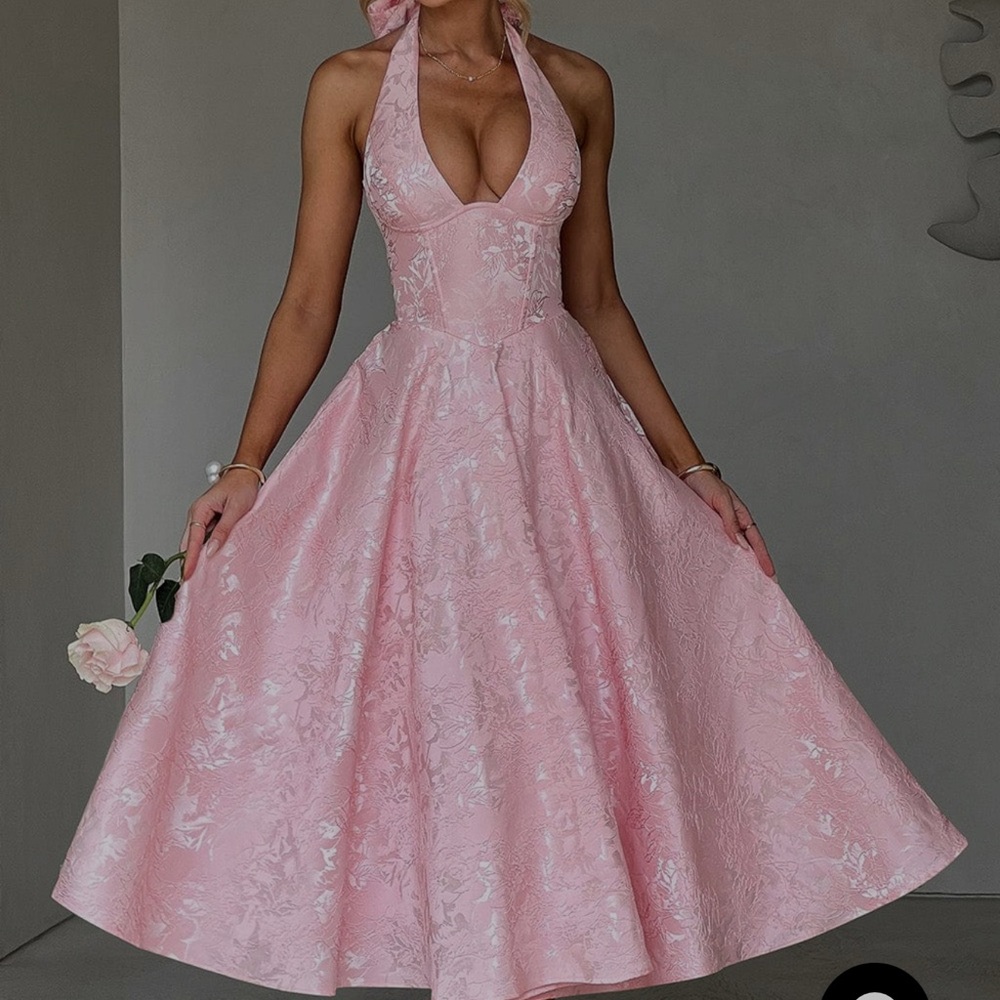 Elegant Pink Halter Maxi Dress